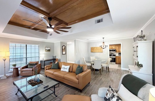 Texarkana House | A Quiet Place - King Beds - Carport - Sidney North