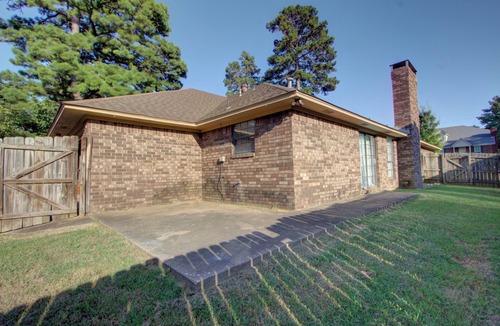 Texarkana House | A Quiet Place - Skyline - King Bed - Garage