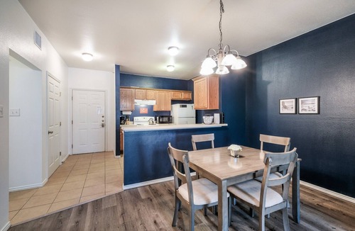 Medical Center District Apartment | AA3 10% OFF Updated 2BR Apt Near Medical Center Fast WiFi With Parking