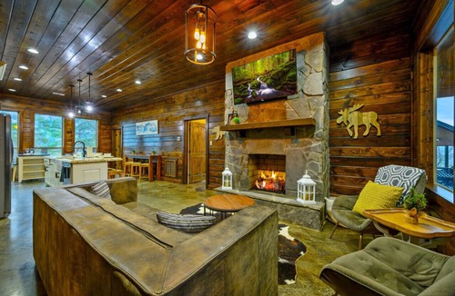 Broken Bow Cabin | Above the Clouds · Mountain Marvel: Scenic Deck, Balcony & Game Room