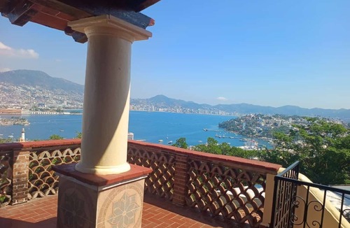 Las Playas House | Acapulco Ocean view 4 room. House. AC, pool .5 m beach Caleta. Private parking