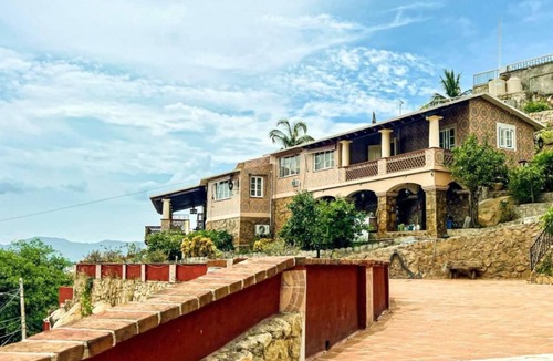 Las Playas House | Acapulco Ocean view 4 room. House. AC, pool .5 m beach Caleta. Private parking
