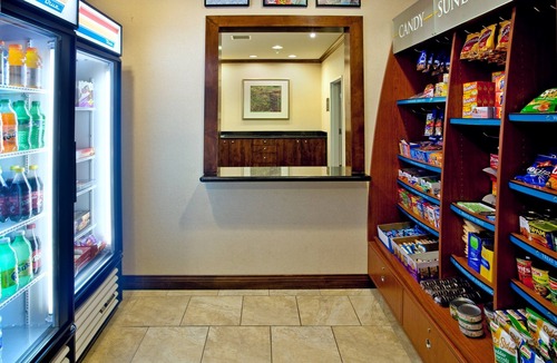 Albuquerque Apartment | Accessible 1BR Suite | Daily Breakfast, Pool & BBQ