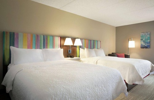 US 290 Hotel | Accommodation for Big Groups | Pet-Friendly | Free Onsite Parking Available