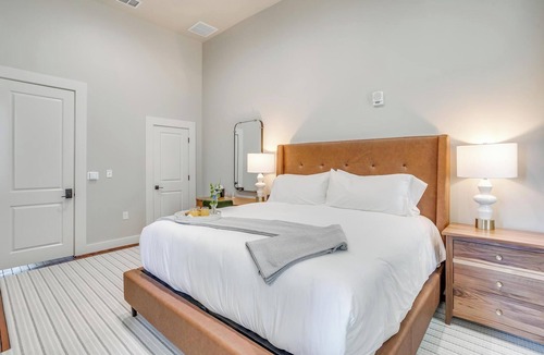 Granbury Hotel | ADA Accessible Hotel Room on the Hisoric Granbury Square