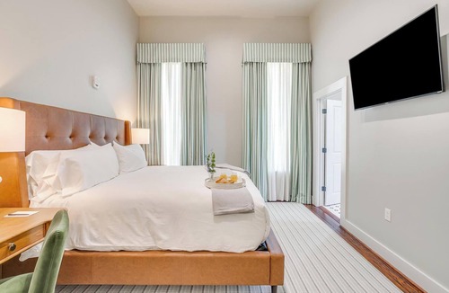 Granbury Hotel | ADA Accessible Hotel Room on the Hisoric Granbury Square