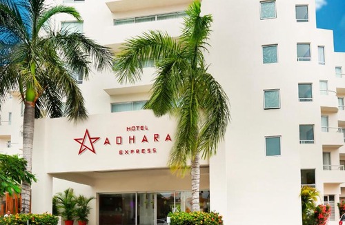 Downtown Cancun Hotel | Adhara Express