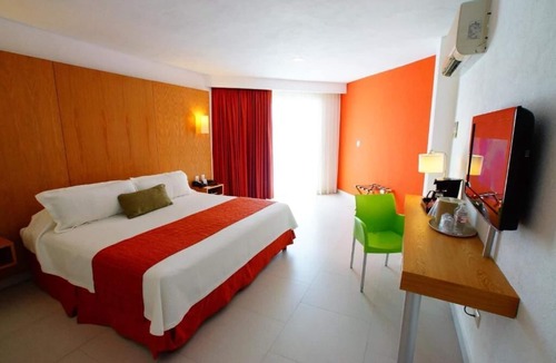 Downtown Cancun Hotel | Adhara Express