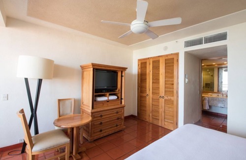 Marina Vallarta Hotel | Adventure Awaits – Studio Near Botanical Gardens & Zoo