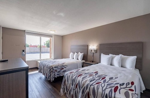Tucson Hotel | Affordable Accommodation Just Minutes from Tucson International Airport w/Pool