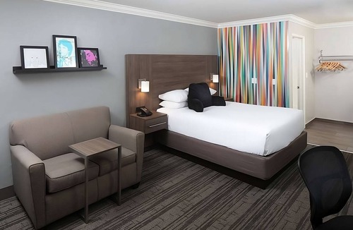 Temecula Hotel | Affordable Accommodation in Signature Temecula! Onsite Pool, Free Parking