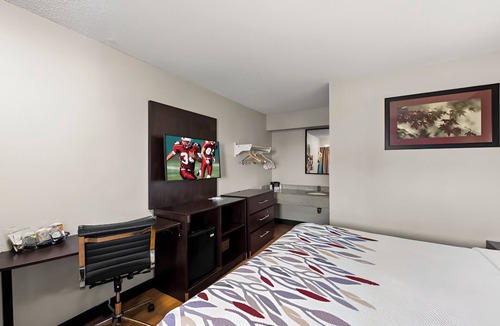 Las Colinas Hotel | Affordable Family-Friendly Room Near Airport & Historic Main Street | 3 Units