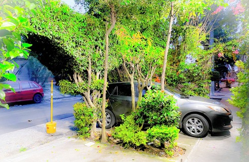 Zona 12 House | Affordable room. 1 single bed, TV, closet. Hot water baths.