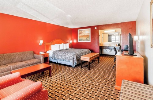 Vernon Hotel | Affordable Pet-Friendly Stay Along Hwy 287 – Ideal for Business and Leisure
