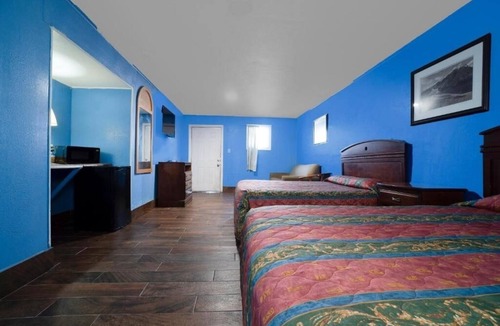 Corpus Christi Hotel | Affordable Room w/Private Bath – Steps to Padre Island Balli Park