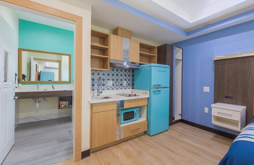 George Bush Park/Eldridge Hotel | Affordable Southwest Houston Stay with Kitchenette Perfect for the Family