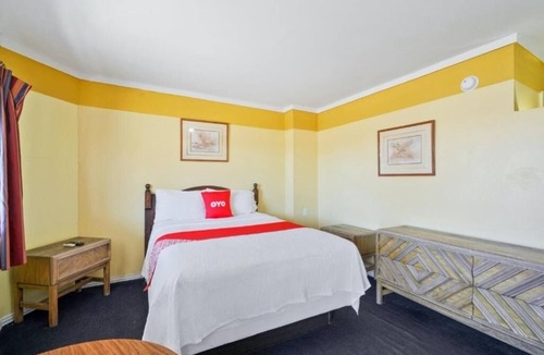 Alpine Hotel | Affordable Stay Close to Davis Mountains Trails - Easy Access to Adventure!
