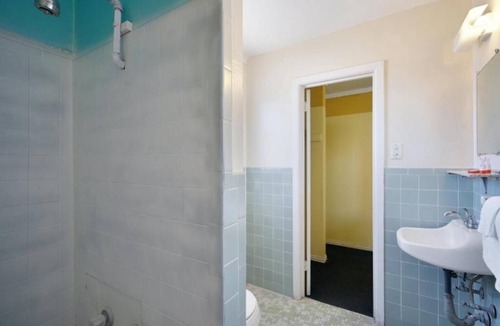Alpine Hotel | Affordable Stay Close to Davis Mountains Trails - Easy Access to Adventure!