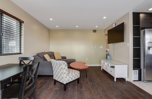 Albuquerque House | Airport to bed in 5 minutes, Kirtland-Sandia Labs, Walk to Michael Thomas Coffee