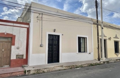 Zona Paseo Montejo House | A’KU House - 3 bedrm Colonial Charm with Pool three blocks from Paseo Montejo