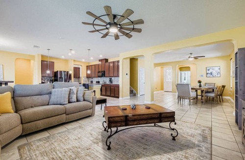 San Antonio House | Alamo Heights Haven+15 min 2 Seaworld+Pet Friendly