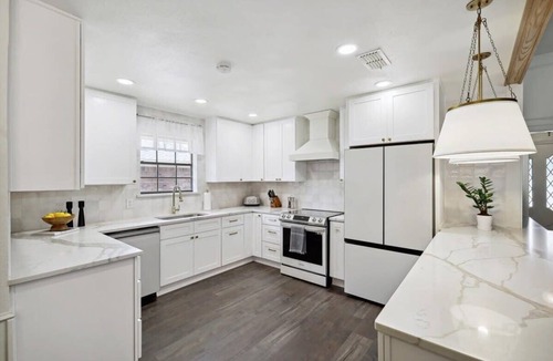 Allen House | Allen Abode - 4 Bedrm. Pool, Fire Pit , Charm