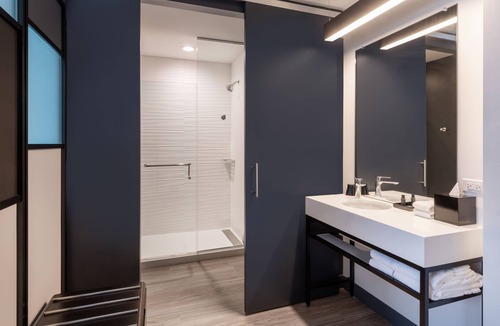East Congress Hotel | Aloft by Marriott Austin South