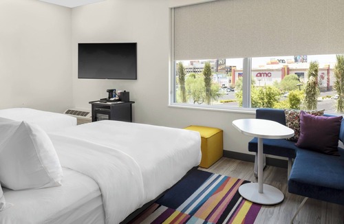 Glendale Sports and Entertainment District Hotel | Aloft by Marriott Glendale at Westgate
