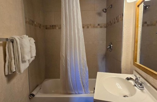 Estes Park Hotel | Alpine Trail Ridge Inn