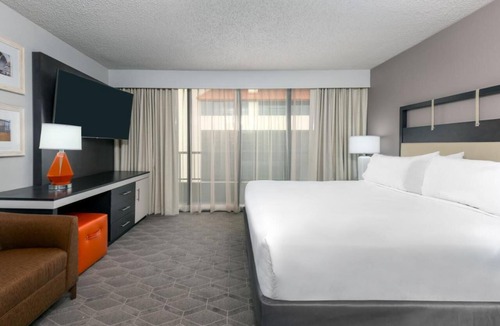 Park Central Hotel | Always a Great Idea To Unwind! 4 Comfortable Units, Indoor Swimming Pool!