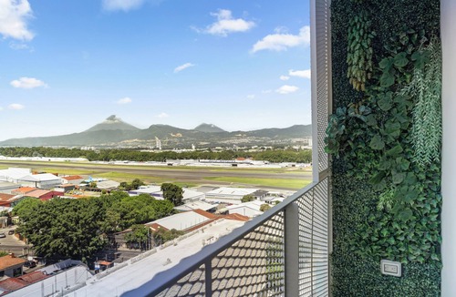 Zona 13 Apartment | Amazing Aircrafts Views in Front of Airport