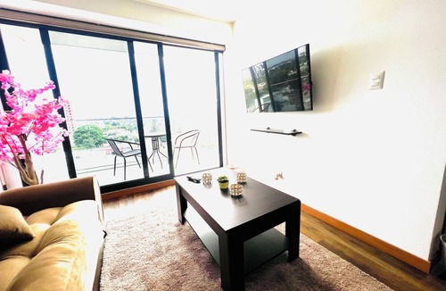 Zona 11 Apartment | Amazing apt near Airport