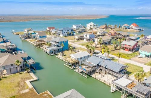 San Luis House | Amazing Bayfront, Private Dock, & Huge Deck