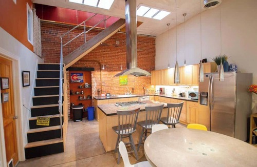 Cole House | Amazing Modern Loft in Rino Art District-Four King