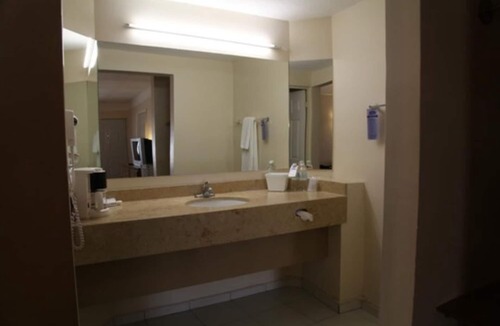 Hidalgo del Parral Hotel | American Inn Hotel & Suites Hidalgo del Parral