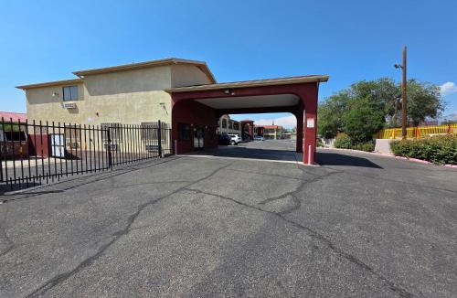 La Mesa Hotel | American Inn & Suites