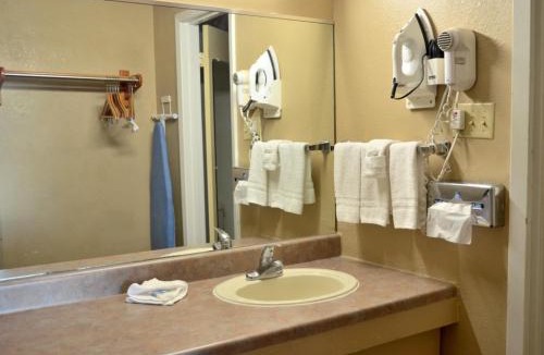 Stephenville Hotel | Americas Best Value Inn Crosstimbers