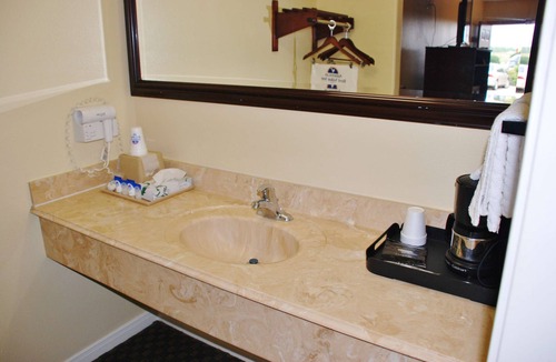 Hempstead Hotel | Americas Best Value Inn & Suites Hempstead Prairie View