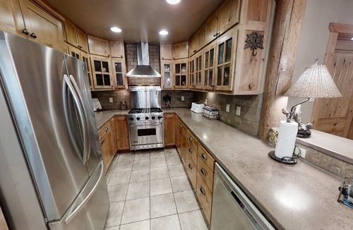 Taos Ski Valley House | Antlers Riverside Lodge - Upper Valley - New Property - Pet Friendly - Jacuzzi -