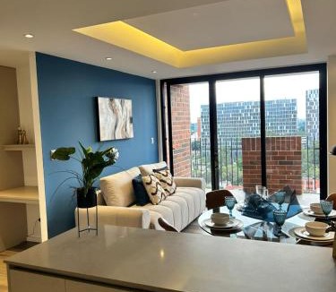 Zona 10 Apartment | Apartamento 2 Dormitorios, Zona 10, Parqueo, Gym, Piscina