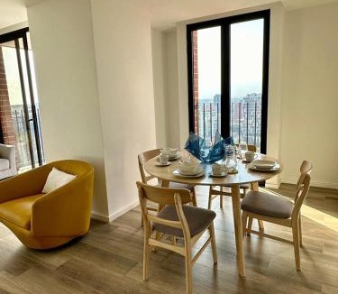 Zona 10 Apartment | Apartamento de 3 Dormitorios, Zona 10, Parqueo, Gym, Piscina