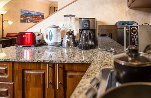 Antigua Guatemala House | Apartamentos los Nazarenos PRIVATE APT 5 - heated swimming pool, jacuzzi and gym