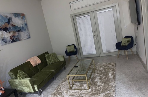 Uptown Apartment | Apartment w/Pool view 5 min from Galleria