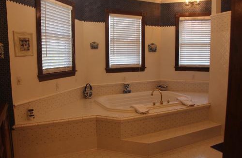 Gentry Bed & Breakfast | Apple Crest Inn
