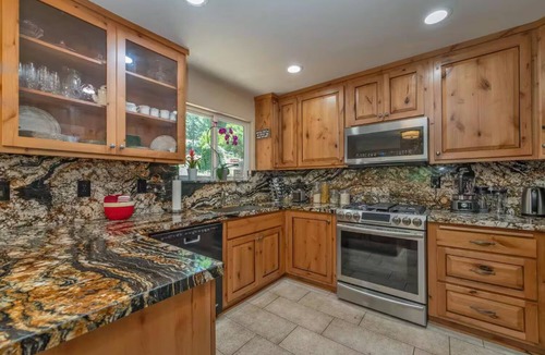 Apple Hill House | Apple Hill Paradise, Comfy Retreat with stunning tree views, Clean,Fully stocked