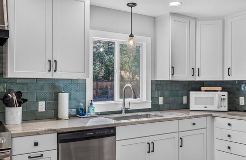 Jacksonville House | Applegate Riverside Retreat