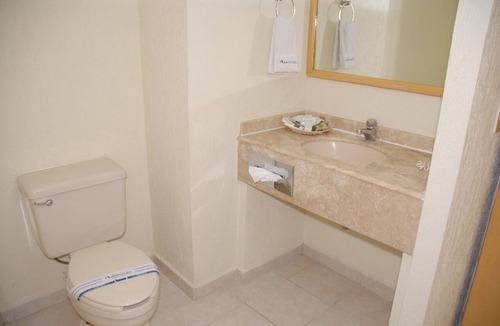 Aguascalientes Hotel | Aranzazu Plaza Kristal Aguascalientes