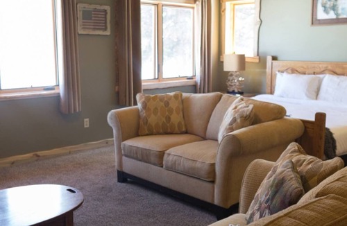 Cimarron Hotel | Arrowhead Mountain Lodge