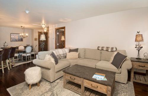 Avon Apartment | Ascent Condo 111