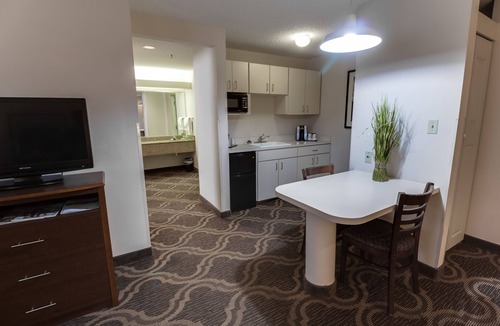 Lubbock Hotel | Ashmore Inn and Suites